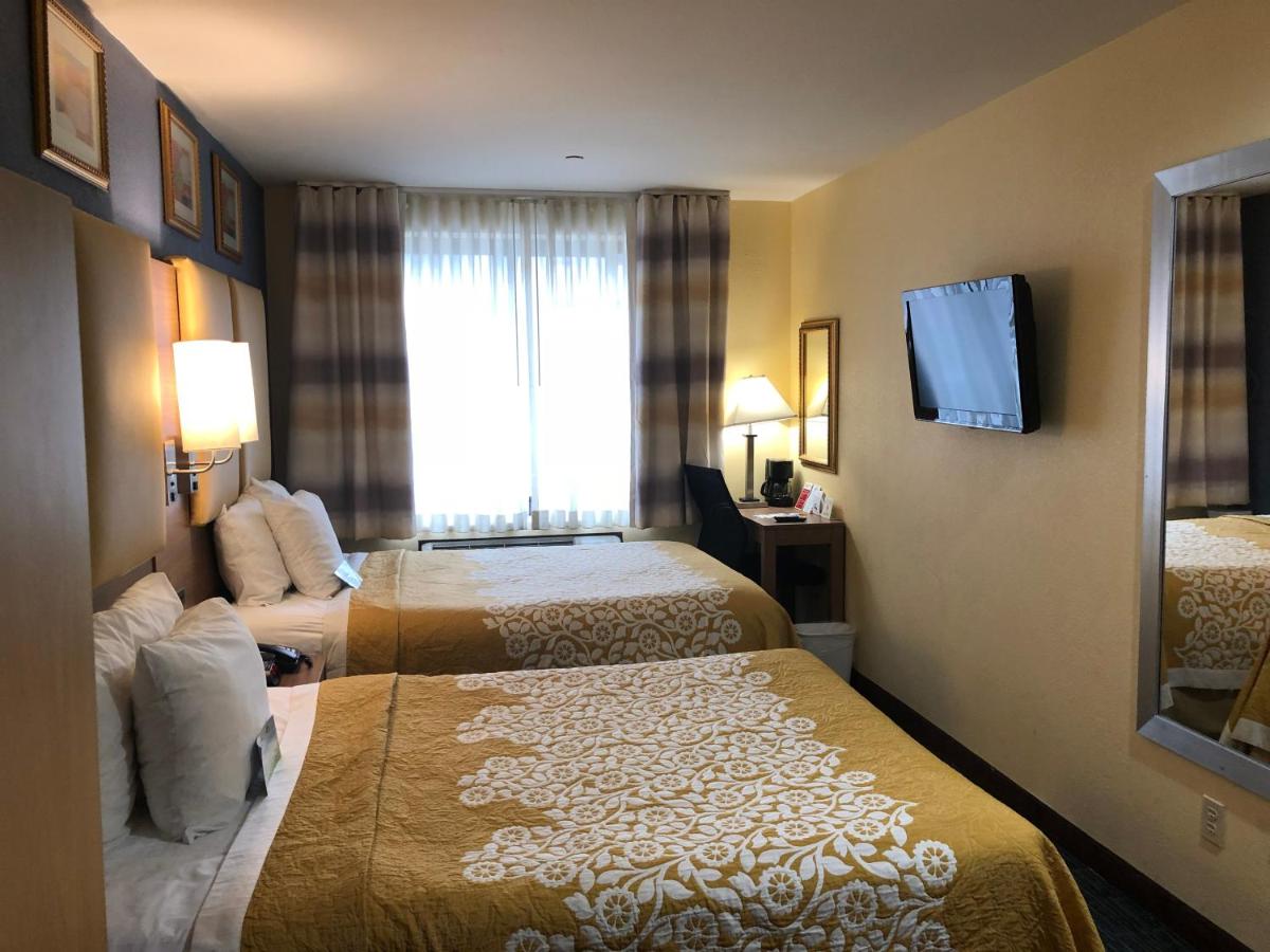 Double Room with Two Double Beds - Smoking at Days Inn by Wyndham Brooklyn