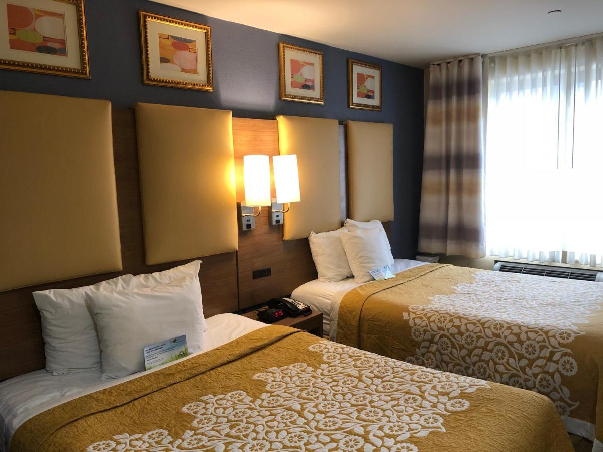 Double Room with Two Double Beds - Smoking at Days Inn by Wyndham Brooklyn