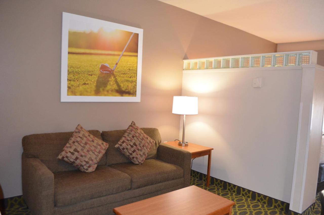 One-Bedroom King Suite - Non-Smoking at Days Inn & Suites by Wyndham Madison