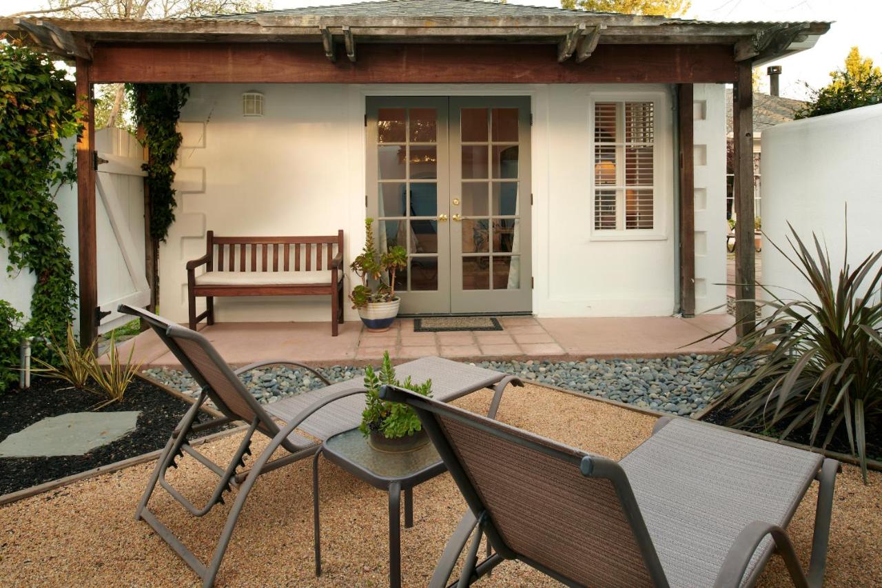 Queen Studio at Cottage Inn & Spa