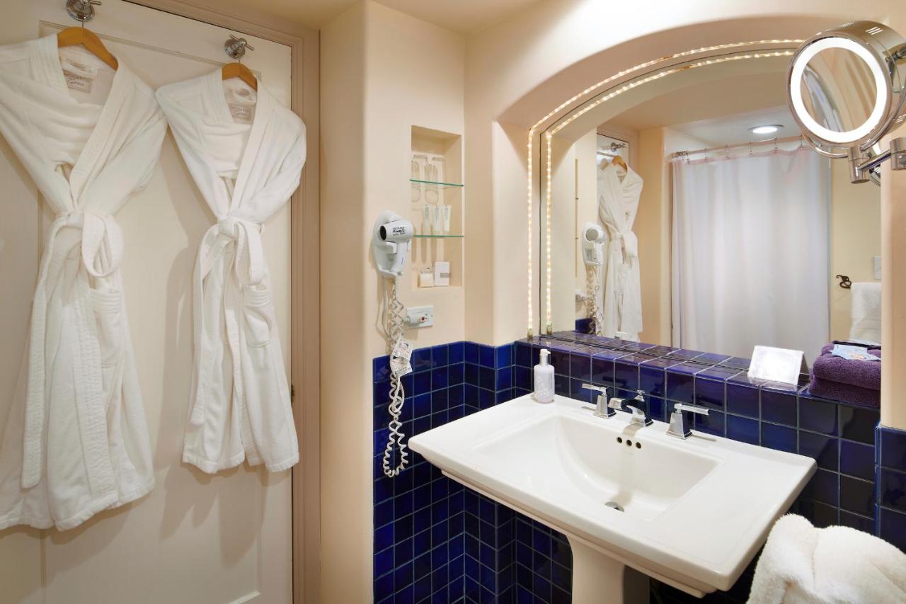 King Suite with Spa Bath at Cottage Inn & Spa