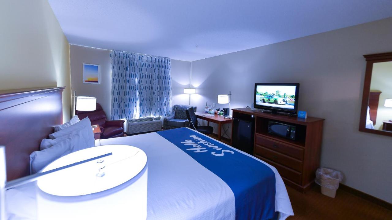 King Room - Non-Smoking at Days Inn by Wyndham Greensboro NC