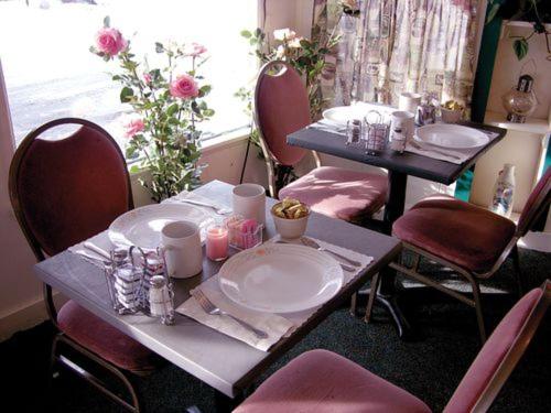| Alouette Sunrise Suites