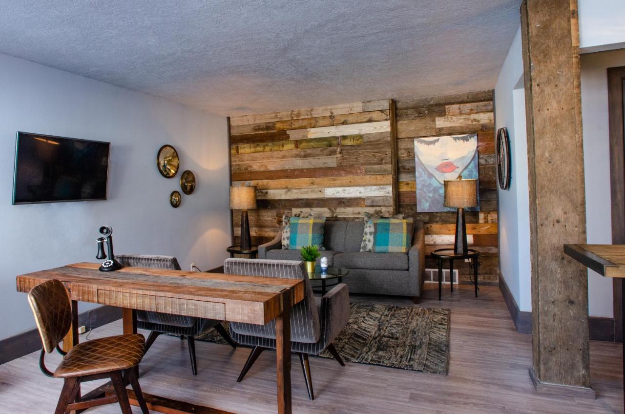 | Vintage Block Inn & Suites