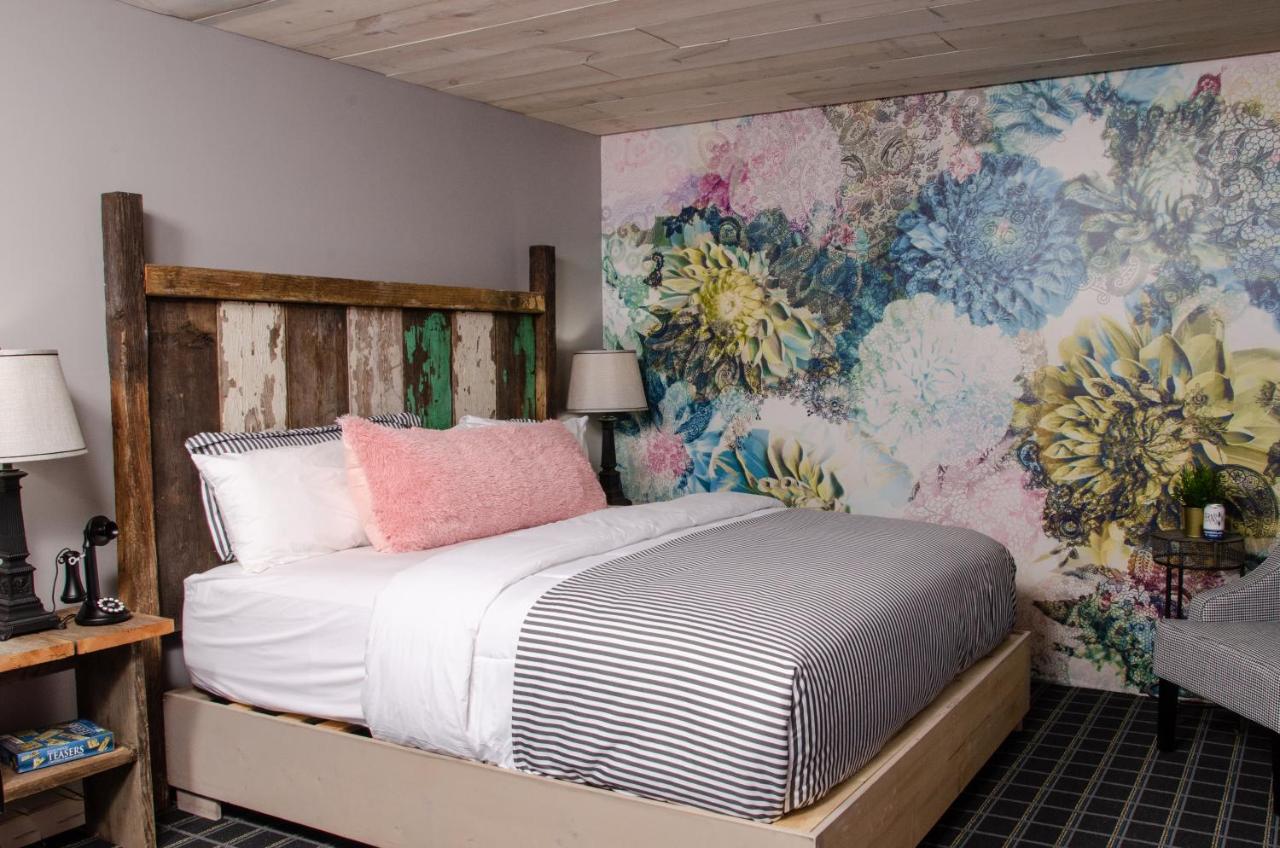 | Vintage Block Inn & Suites