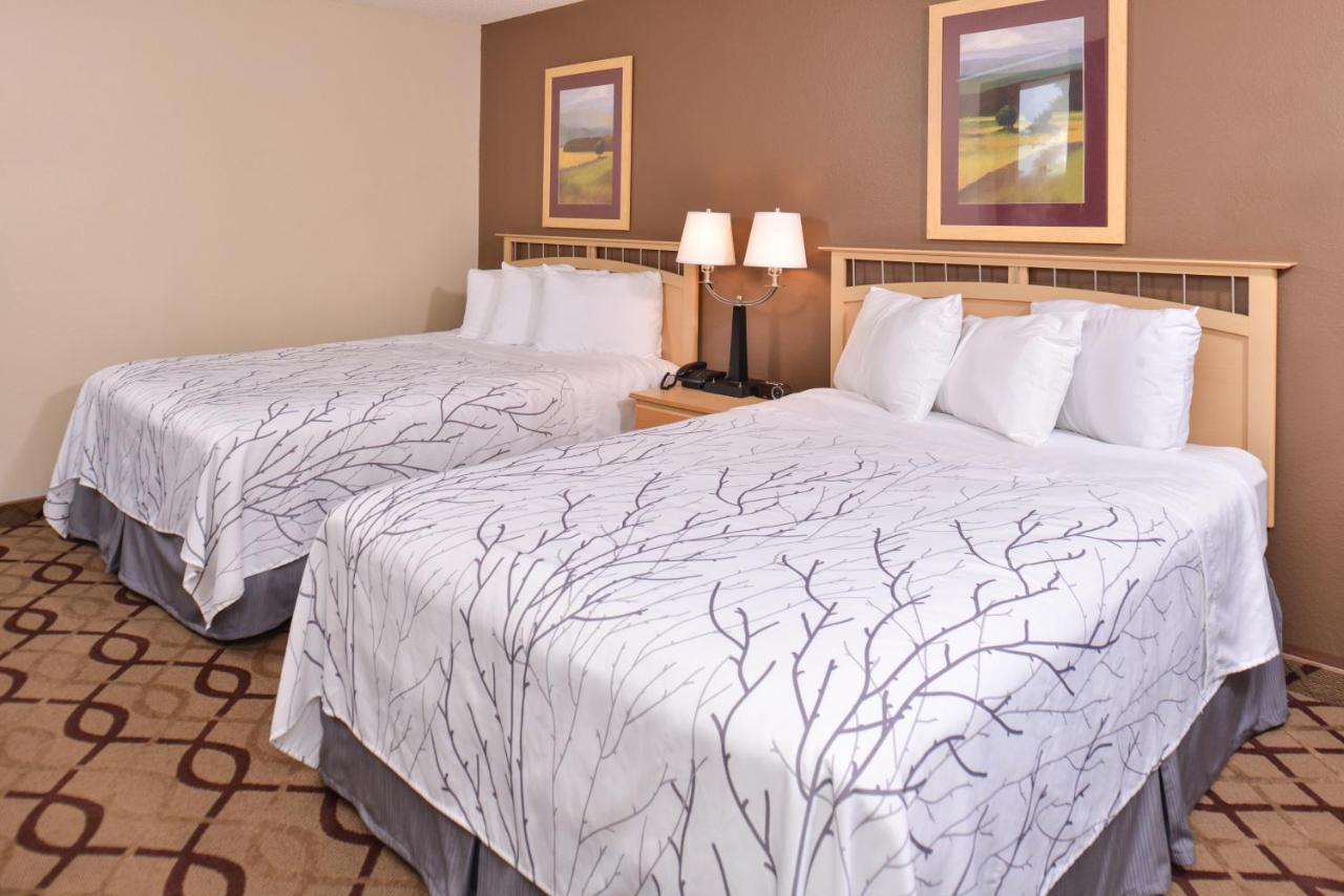 Double Room at Cottonwood Inn and Conference Center