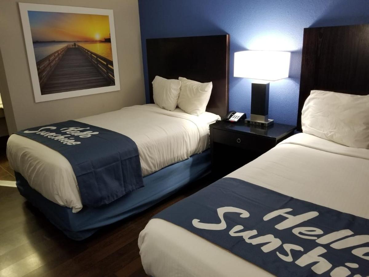 Double Room with Two Double Beds - Non-Smoking at Days Inn by Wyndham Thomson