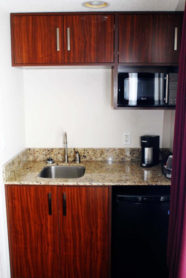 King Room with Spa Bath at Northfield Inn, Suites & Conference Center