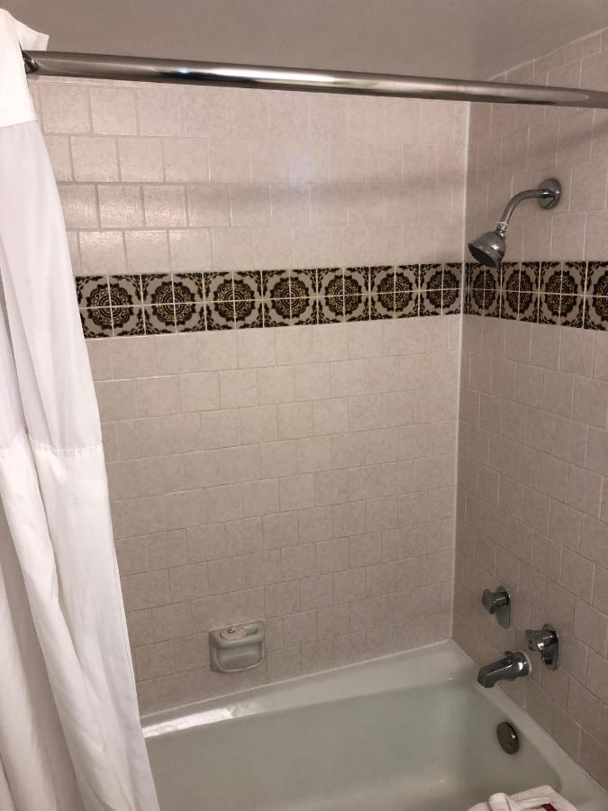 Standard King Room - Smoking at Days Inn by Wyndham Camarillo - Ventura