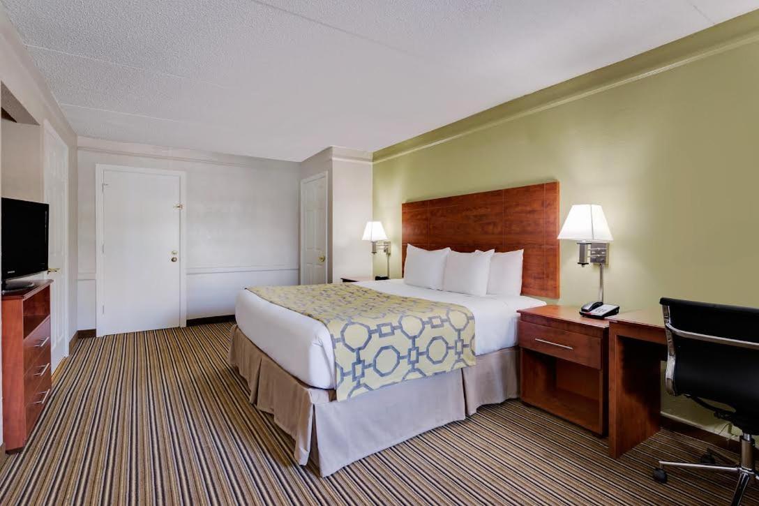 King Room - Non-Smoking at Baymont by Wyndham Jacksonville Orange Park