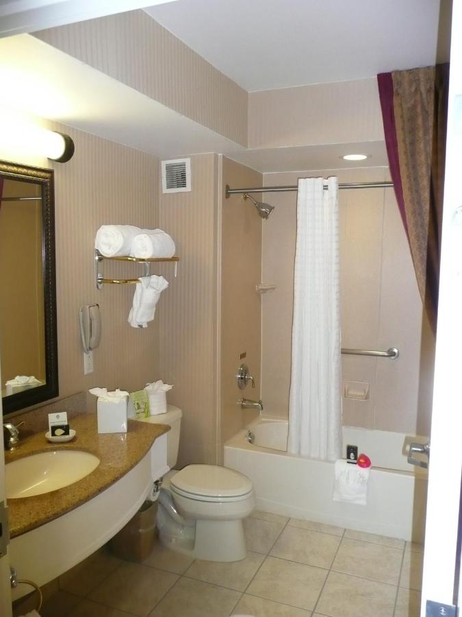 Superior King Room at The Wilshire Grand Hotel