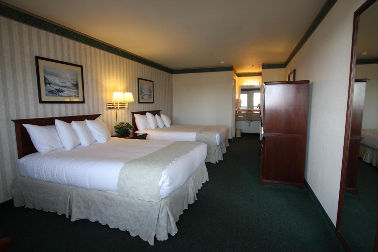 Queen Room with Two Queen Beds (No Pets) at Emerald Dolphin Inn & Mini Golf