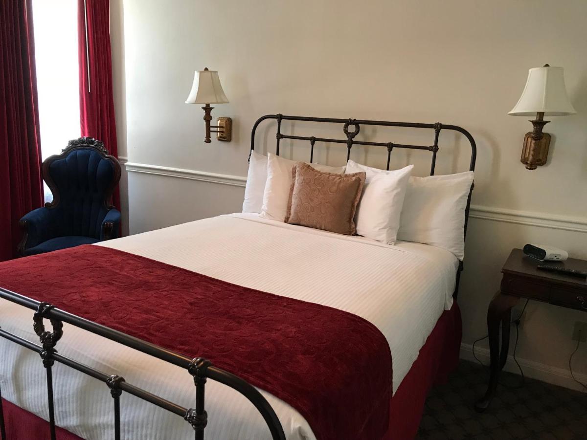 Queen Room at Mizpah Hotel