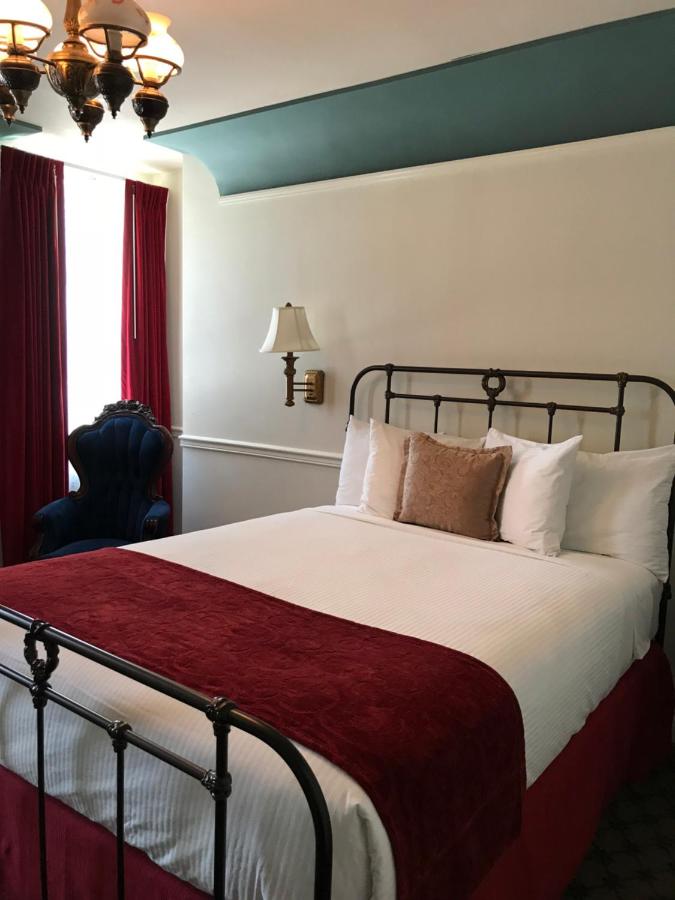 Queen Room at Mizpah Hotel