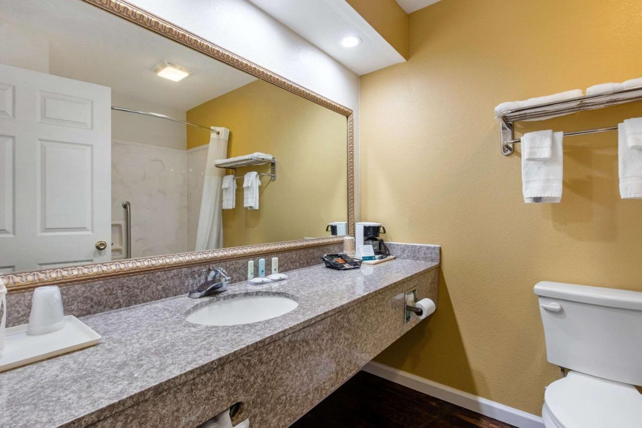 King Room - Disability Access/Non-Smoking at Quality Inn West Memphis I-40