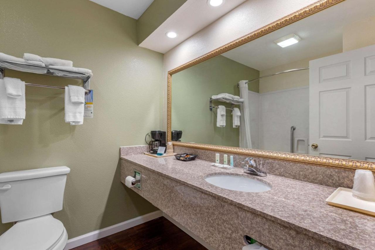 Queen Room with Two Queen Beds - Non-Smoking at Quality Inn West Memphis I-40
