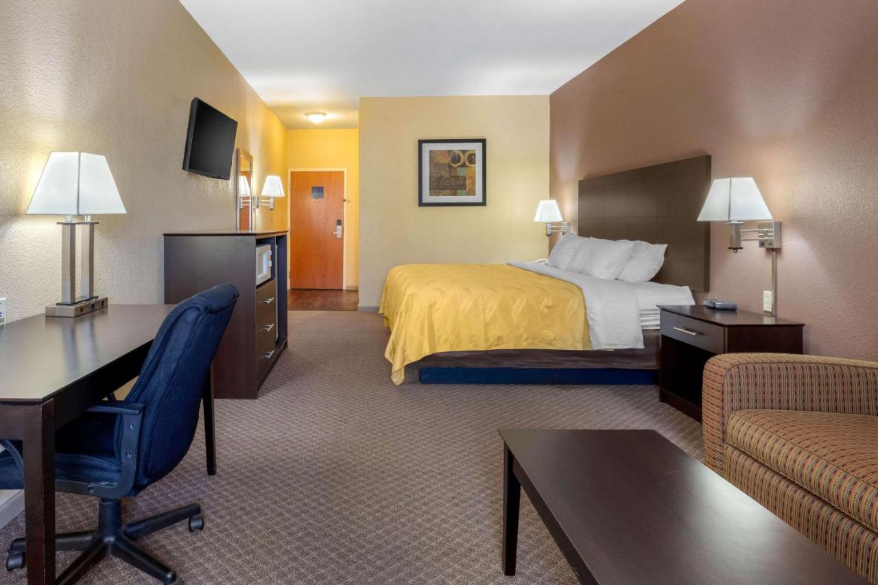Business King Room - Disability Access/Non-Smoking at Quality Inn West Memphis I-40