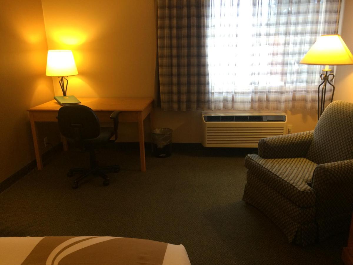 King Room at Quality Inn Rhinelander