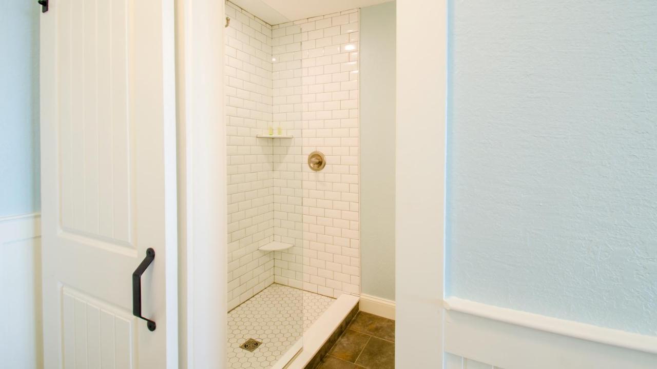 Deluxe - 1 King Bed Side View - 4 Seasons - No Pets at John Yancey Oceanfront Inn