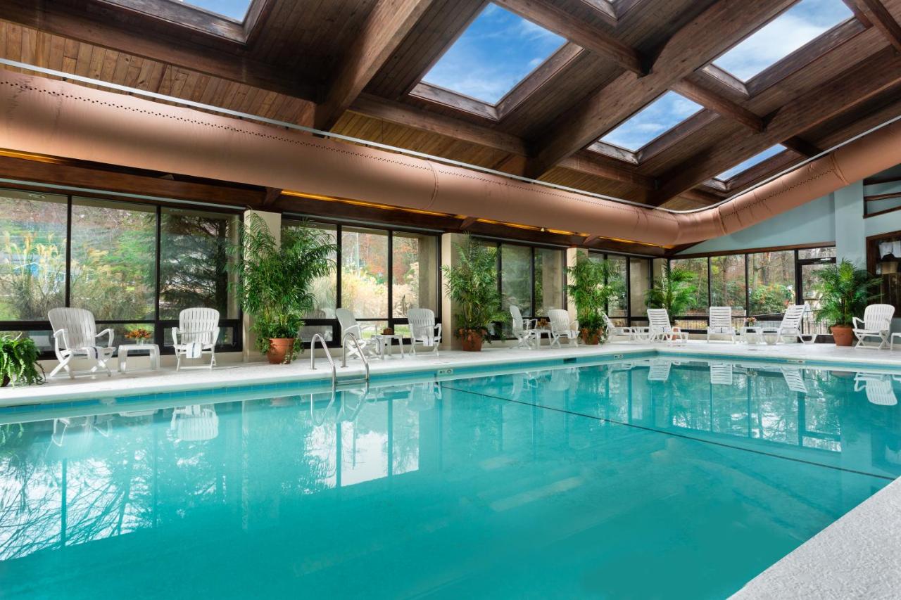 | Meadowbrook Inn