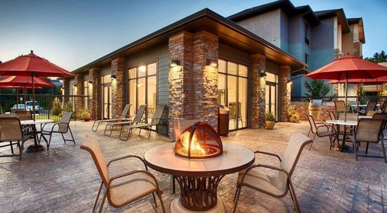 | Best Western Plus Dayton Hotel & Suites