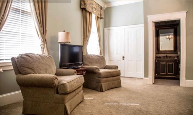 | Clark House Inn