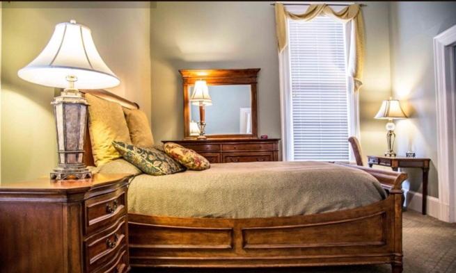 | Clark House Inn