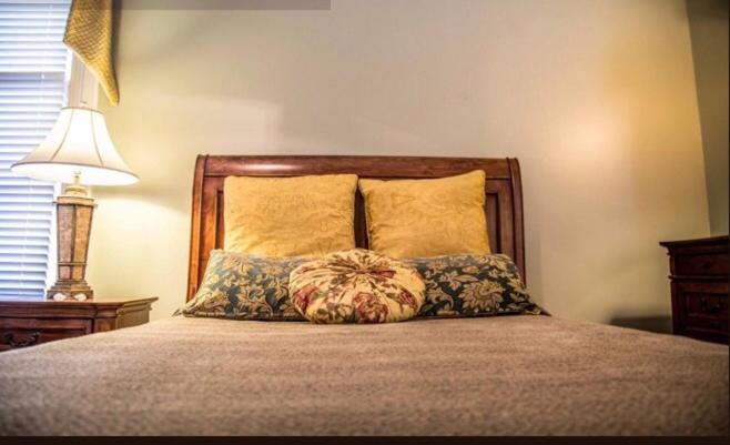 | Clark House Inn