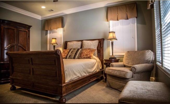 | Clark House Inn