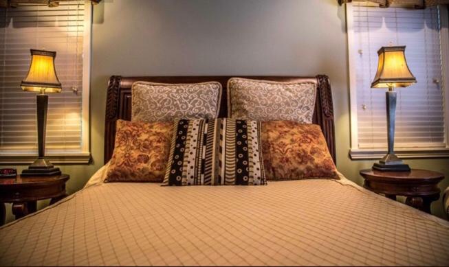 | Clark House Inn