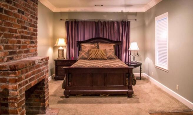 | Clark House Inn