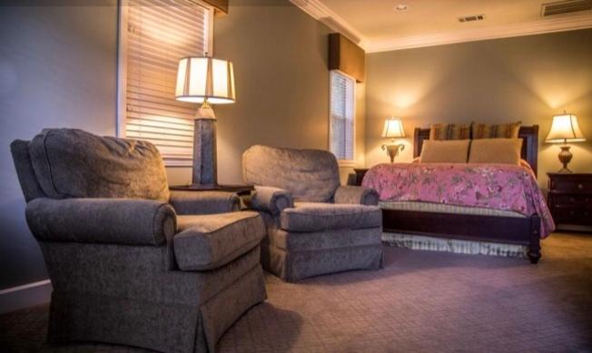 | Clark House Inn