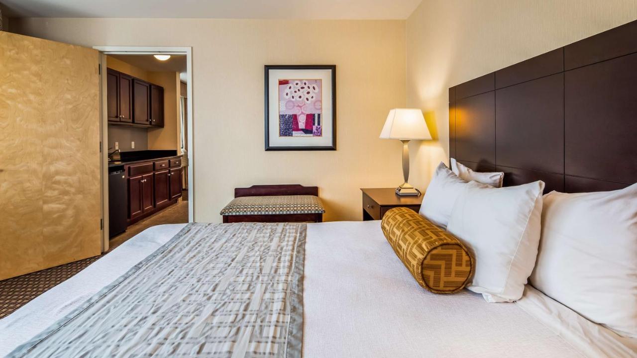 One-Bedroom Queen Suite with Sofa Bed - Non-Smoking at Best Western Plus Philadelphia Airport S. At Widener Univ.