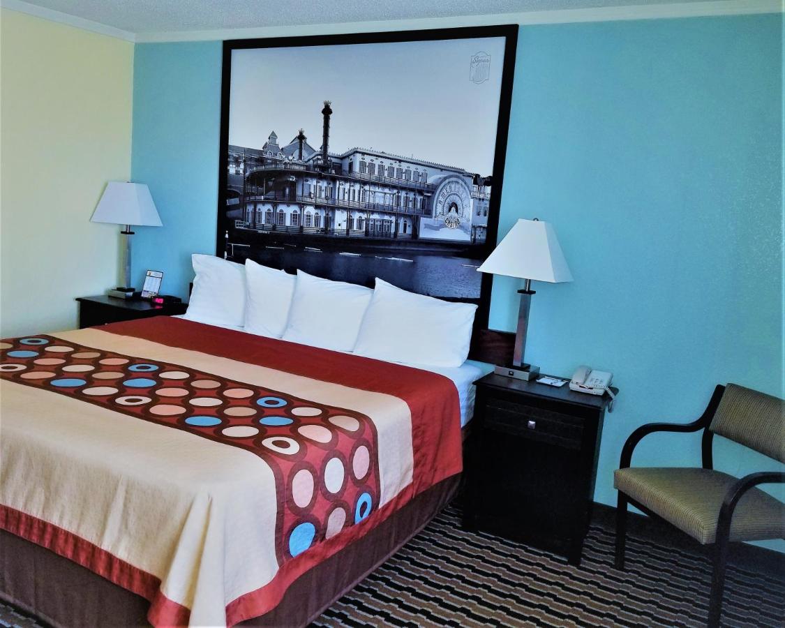 King Room - Accessible/Non-Smoking at Super 8 by Wyndham Des Moines