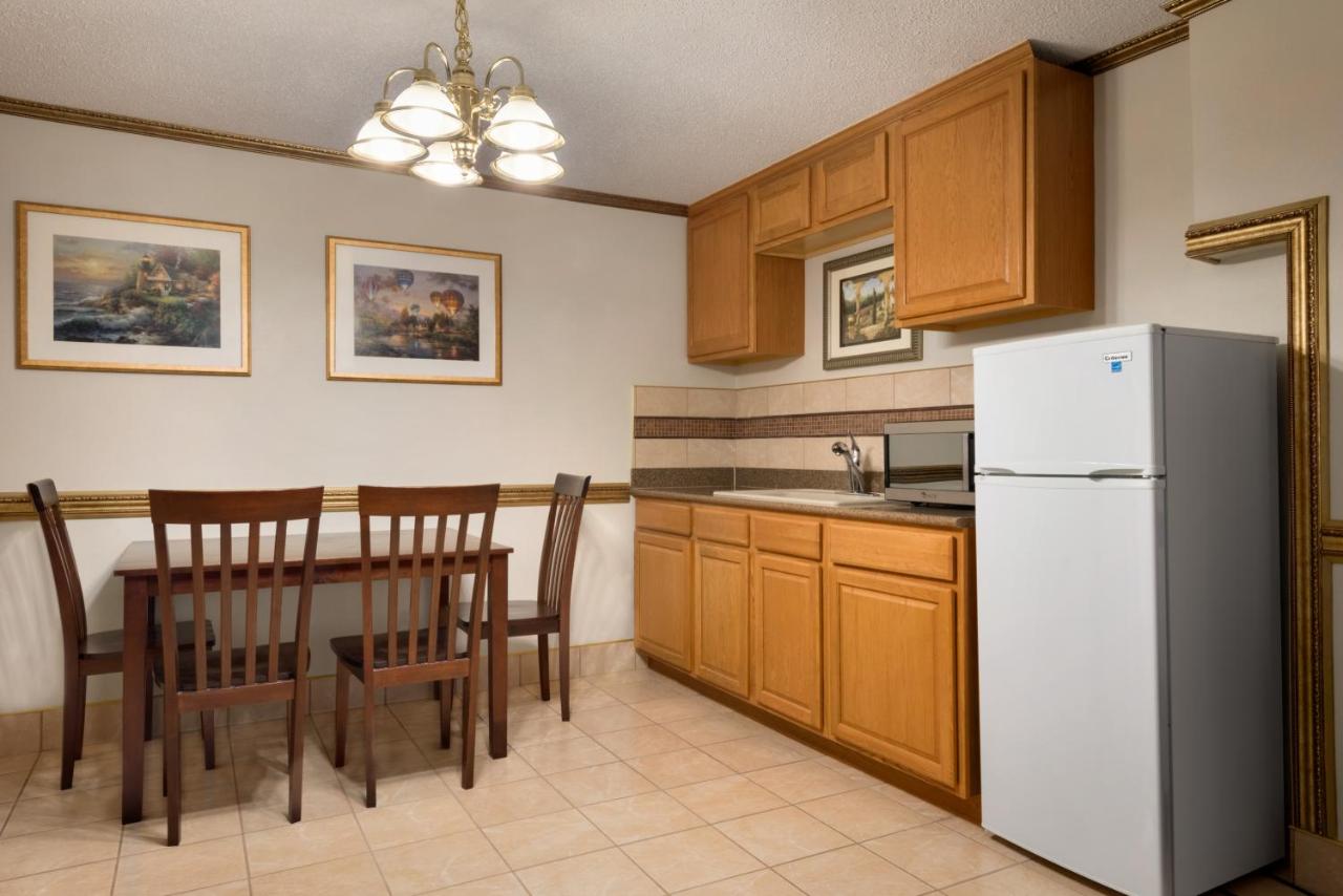 One-Bedroom Presidential Suite - Non-Smoking at Baymont by Wyndham Des Moines North