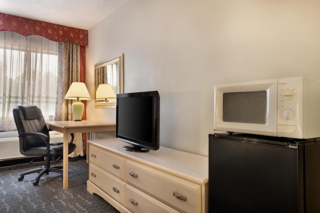 Classic King Room - Accessible/Non-Smoking at Baymont by Wyndham Des Moines North