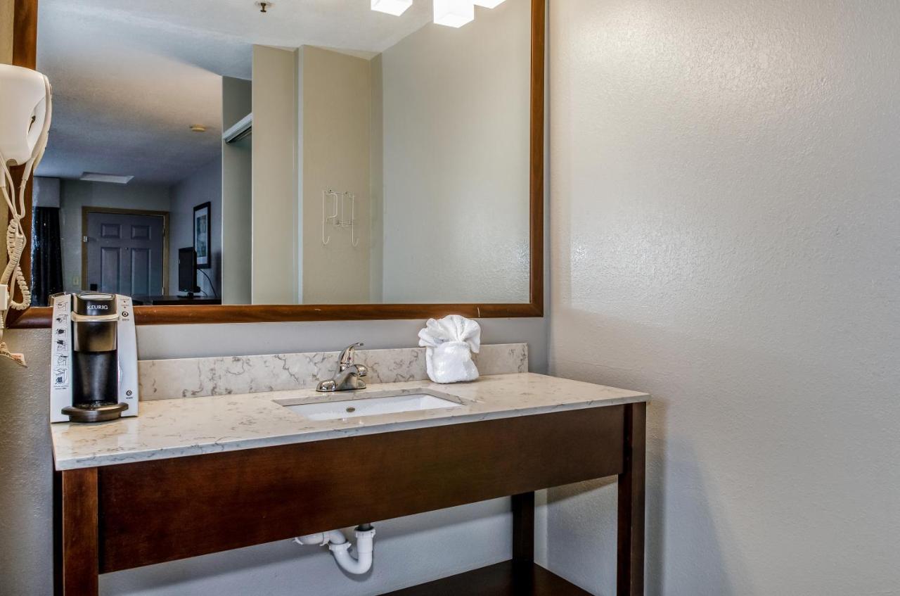 Queen Room with Two Queen Beds - Non-Smoking at Clarion Hotel By Humboldt Bay