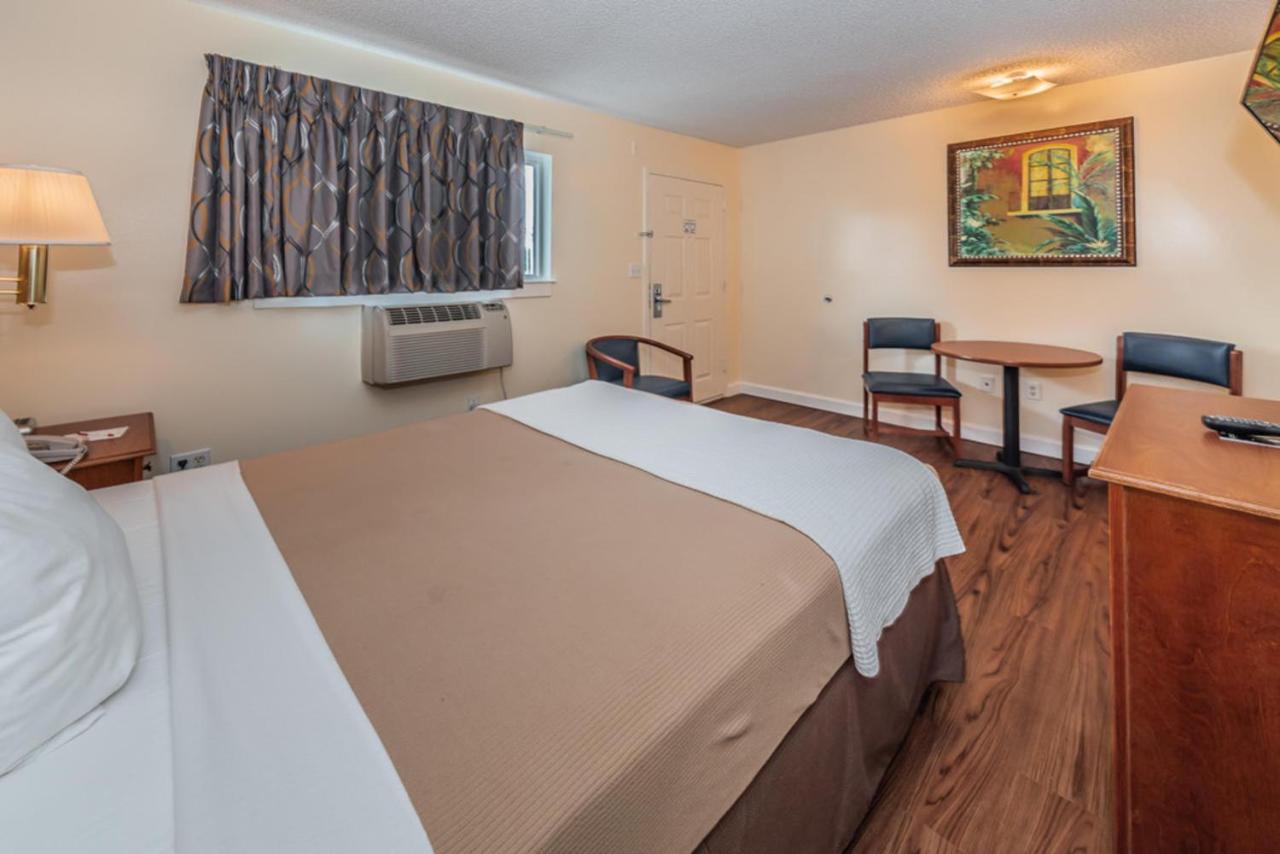 Upgraded Single Non-Smoking, Kitchenette at Tampa Bay Extended Stay Hotel