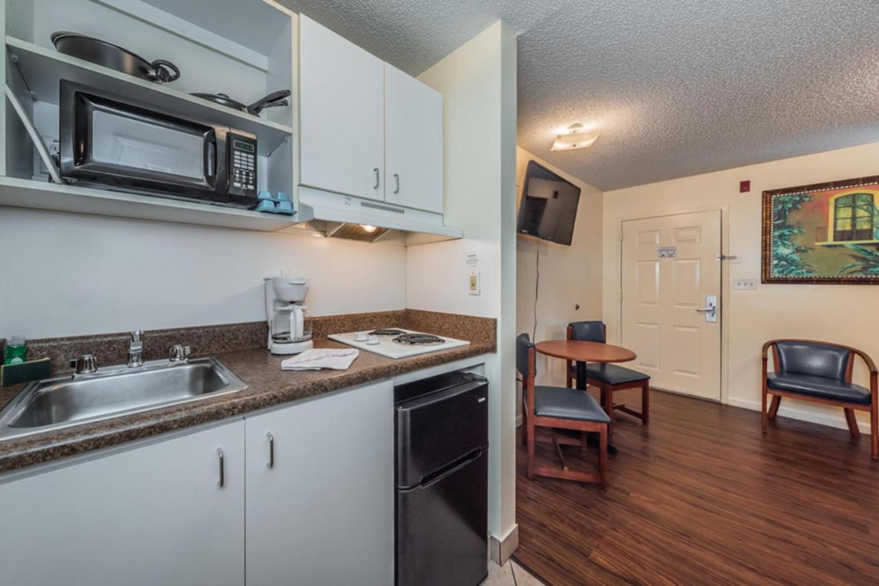 Upgraded Queen Non-Smoking, Kitchenette at Tampa Bay Extended Stay Hotel