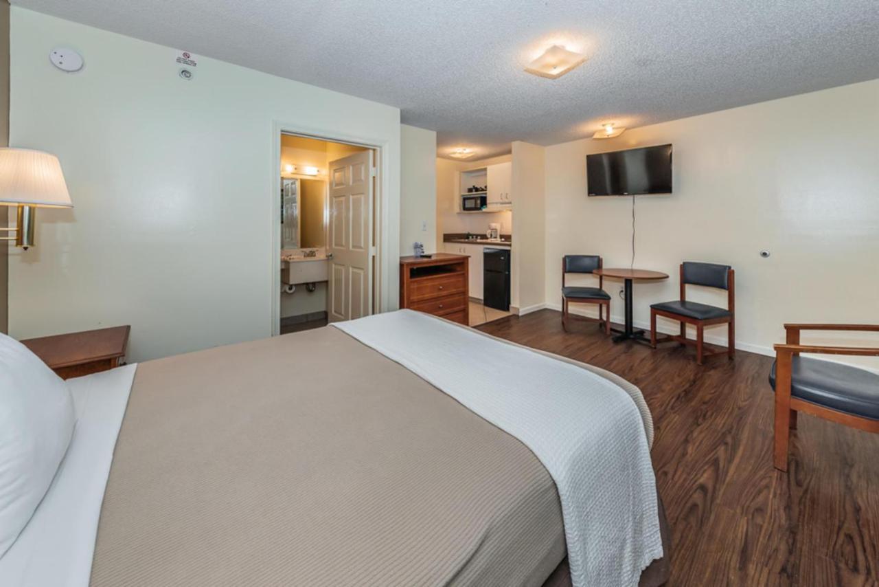 Upgraded Queen Non-Smoking, Kitchenette at Tampa Bay Extended Stay Hotel