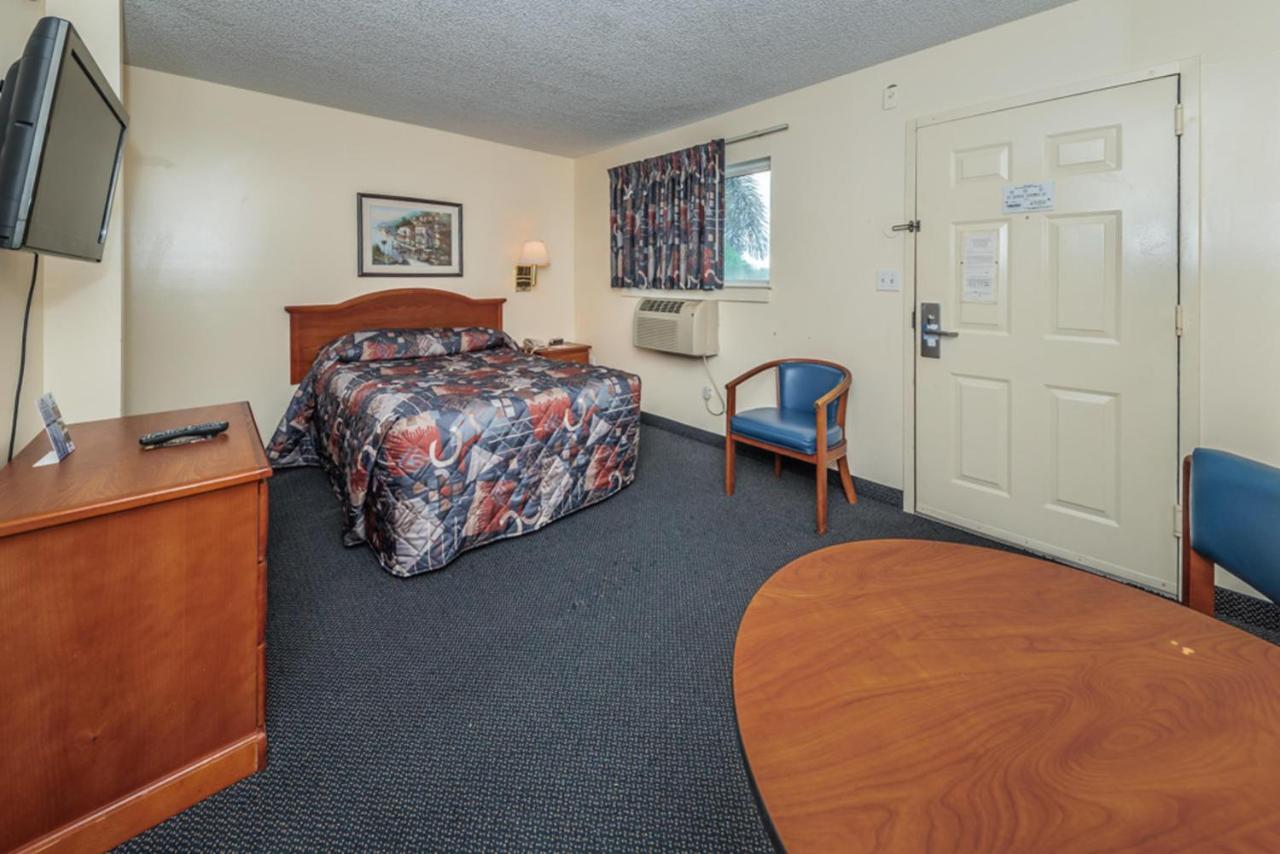 Standard Single Non-Smoking, Kitchenette at Tampa Bay Extended Stay Hotel