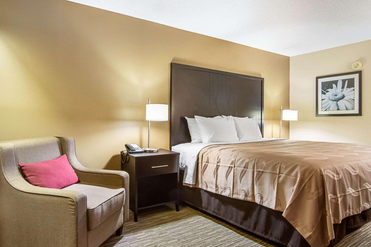 King Room - Non-Smoking at Quality Inn Thomaston