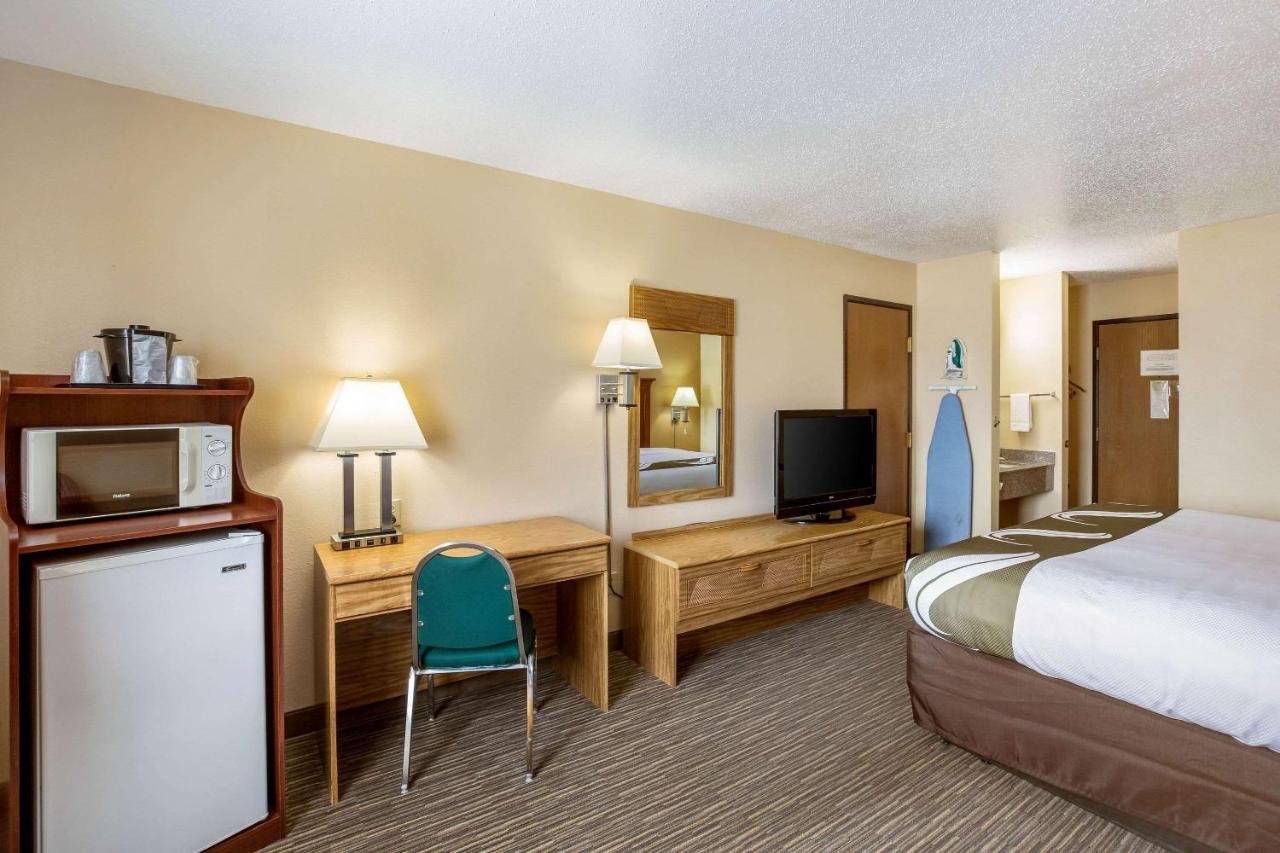 King Room - Non-Smoking at Quality Inn - Storm Lake