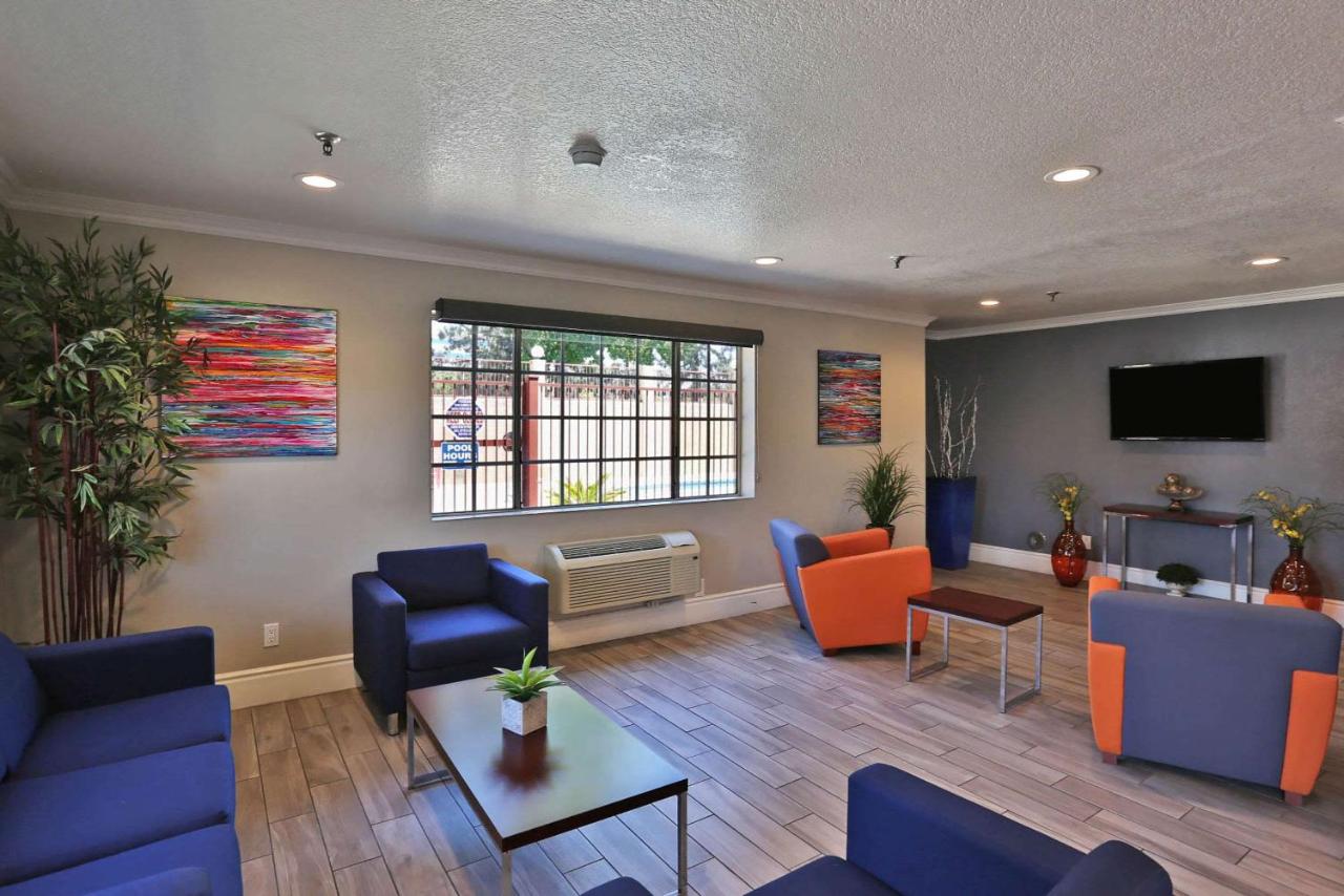  | SureStay Hotel by Best Western Fontana