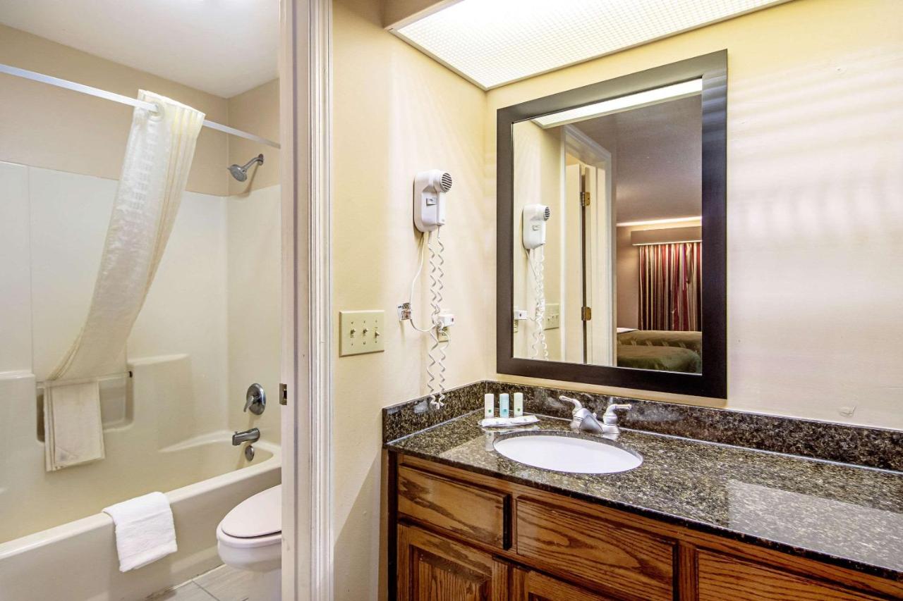 Double Room with Two Double Beds - Non-Smoking at Quality Inn Thomaston