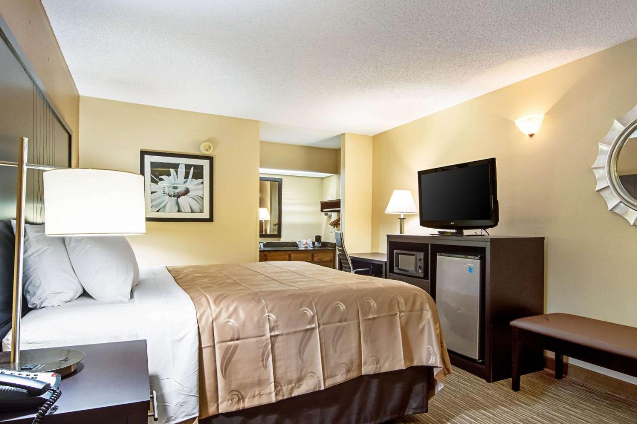 King Room - Non-Smoking at Quality Inn Thomaston