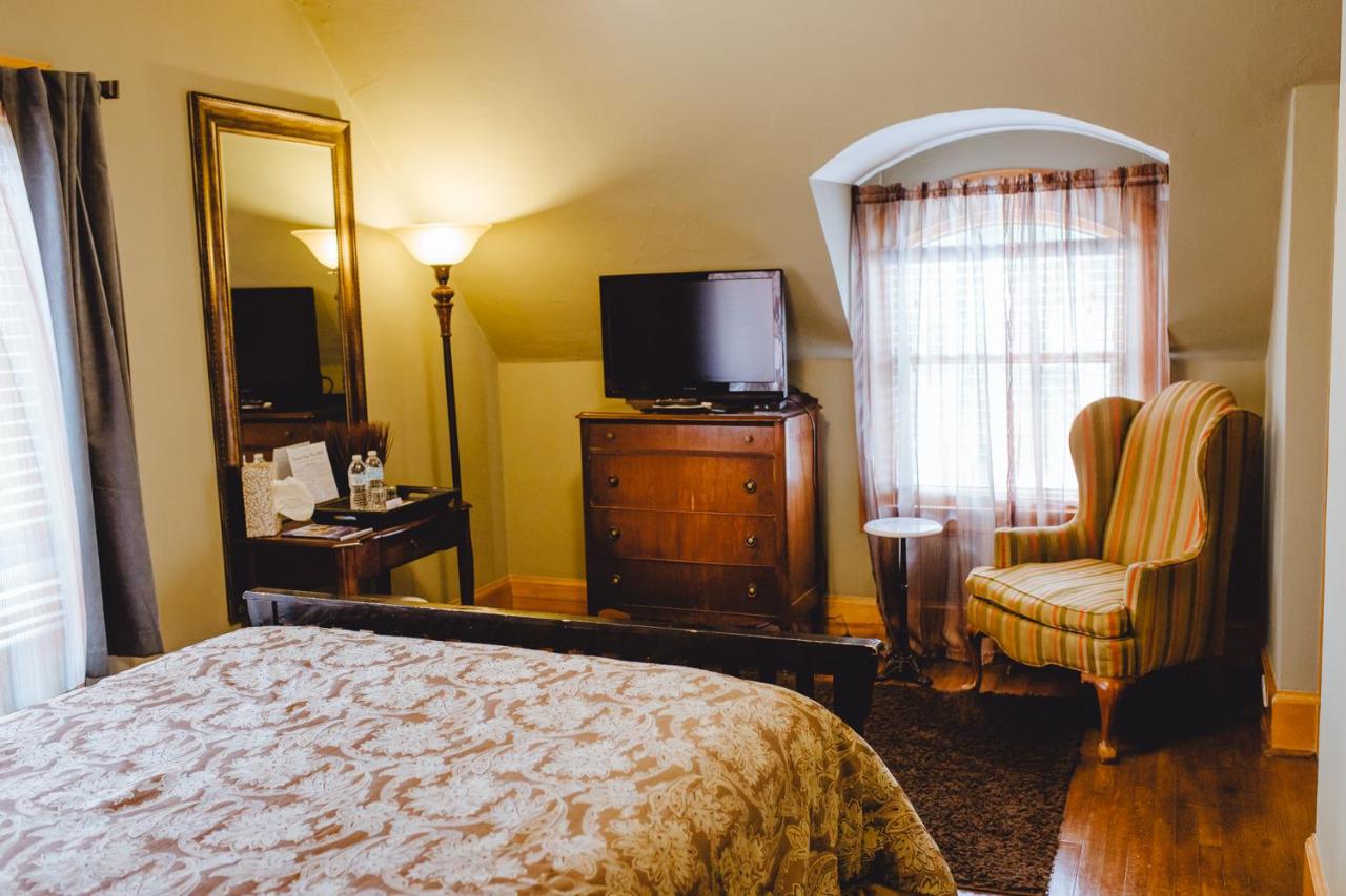 | Leonard at Logan House