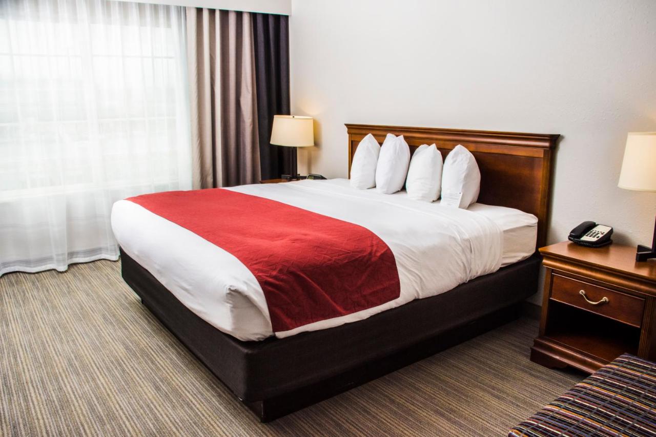 One-Bedroom King Suite - Non-Smoking at Country Inn & Suites by Radisson, Winchester, VA