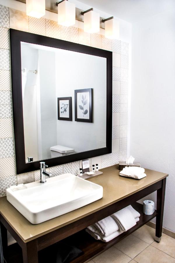 King Room - Disability Access/Non-Smoking at Country Inn & Suites by Radisson, Winchester, VA