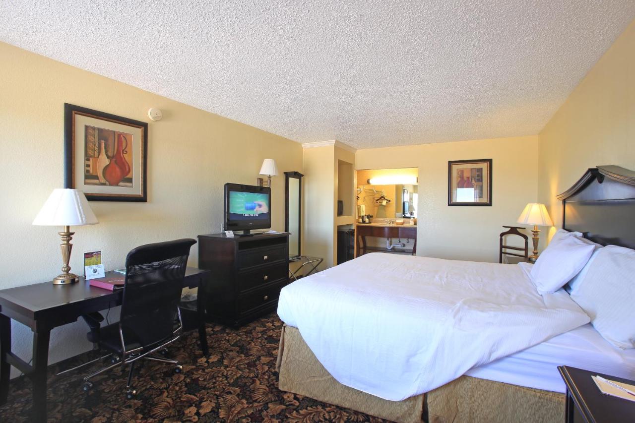 | Plaza Inn Midland